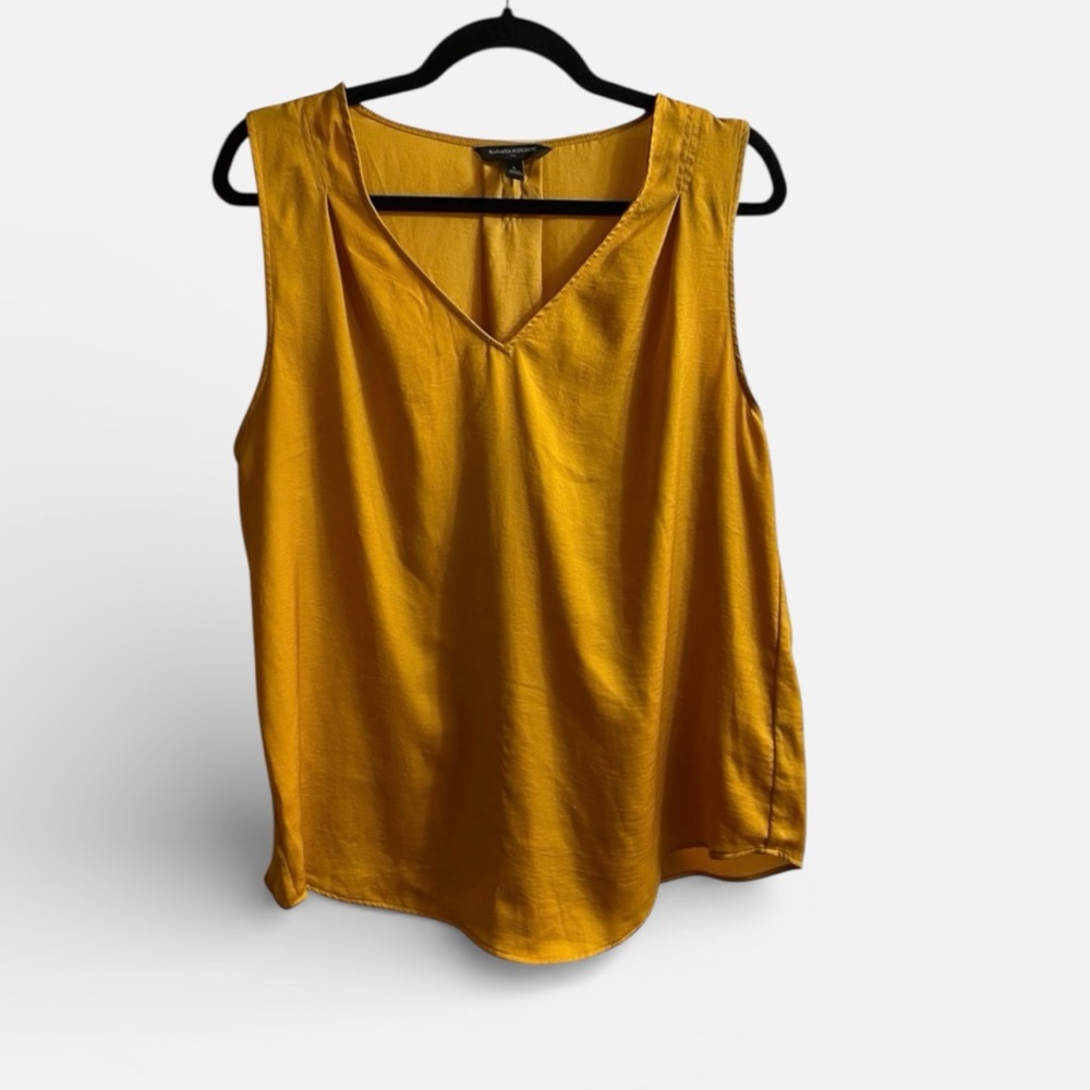 Banana Republic Sleeveless V-Neck Blouse Size Large Minimalist Quiet Luxury